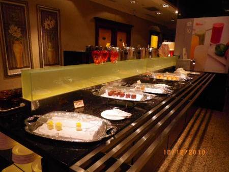 錢櫃KTV(桃園中華店):老中青K歌歡唱笑開懷