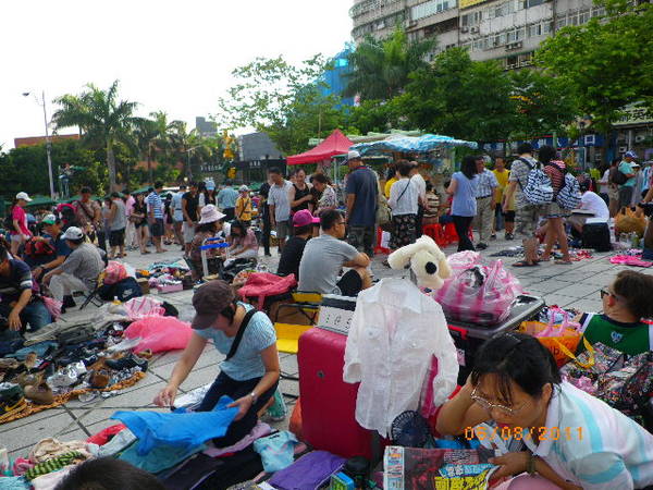 天母廣場：好康集中營[天母廣場-跳蚤市場]