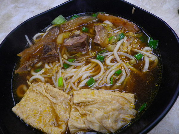 老師傅牛肉麵：中原夜市-老師傅牛肉麵