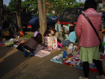 大和里籃球場：【大和里跳蚤市場】~熱賣