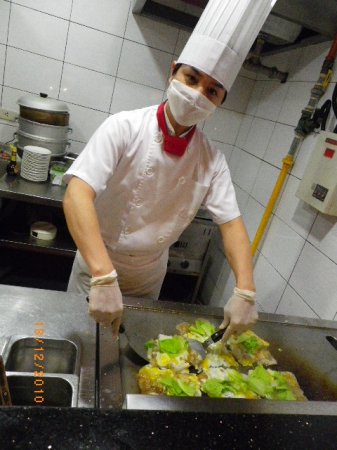 錢櫃KTV(桃園中華店):老中青K歌歡唱笑開懷