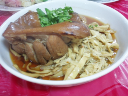 阿忠外燴：陸光新城B區歲末團聚～品質有夠差