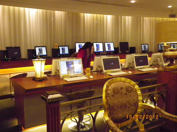 台灣桃園國際機場中國信託貴賓室:出國前休養生息的免費招待所