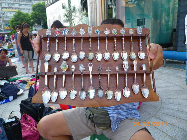 天母廣場：好康集中營[天母廣場-跳蚤市場]