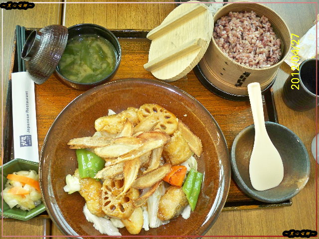 鮮魚蔬菜燴黑醋醬定食