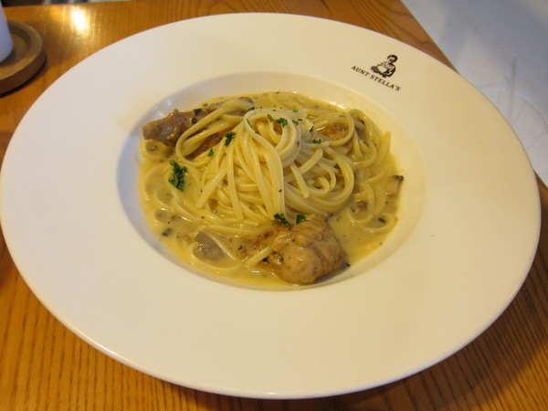 詩特莉(中壢店)：燈光美氣氛佳，服務親切的【Aunt Stella's Handmade cookies and cake詩特莉】桃園，中壢Sogo