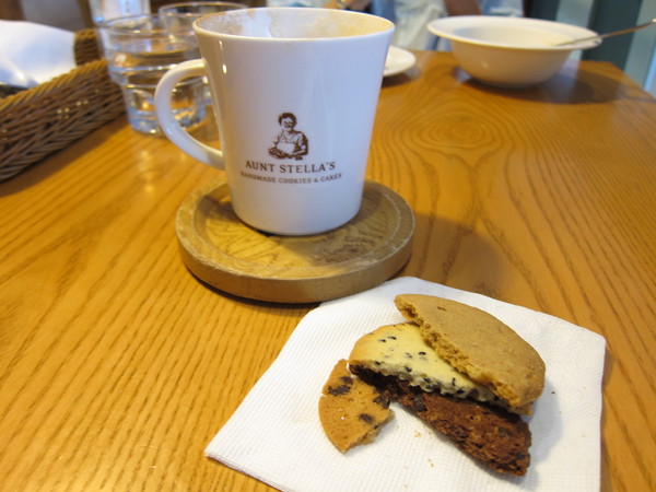 詩特莉(中壢店)：燈光美氣氛佳，服務親切的【Aunt Stella's Handmade cookies and cake詩特莉】桃園，中壢Sogo