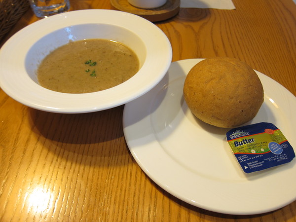 詩特莉(中壢店)：燈光美氣氛佳，服務親切的【Aunt Stella's Handmade cookies and cake詩特莉】桃園，中壢Sogo