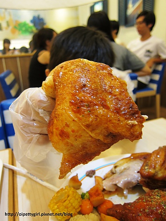 21世紀風味館/台南西門三越:『21世紀風味館』之小2魔吃惡魔烤雞,嘿嘿嘿!【愛評陸拾陸卷】