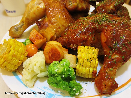 21世紀風味館/台南西門三越:『21世紀風味館』之小2魔吃惡魔烤雞,嘿嘿嘿!【愛評陸拾陸卷】