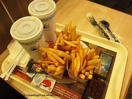 21世紀風味館/台南西門三越:『21世紀風味館』之小2魔吃惡魔烤雞,嘿嘿嘿!【愛評陸拾陸卷】