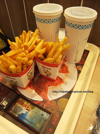 21世紀風味館/台南西門三越:『21世紀風味館』之小2魔吃惡魔烤雞,嘿嘿嘿!【愛評陸拾陸卷】