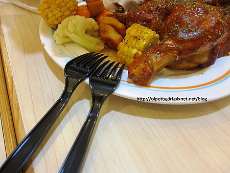 21世紀風味館/台南西門三越:『21世紀風味館』之小2魔吃惡魔烤雞,嘿嘿嘿!【愛評陸拾陸卷】