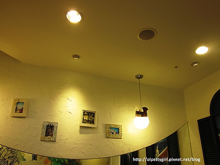 21世紀風味館/台南西門三越:『21世紀風味館』之小2魔吃惡魔烤雞,嘿嘿嘿!【愛評陸拾陸卷】