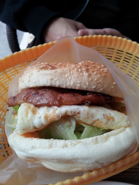 早安廚房：【台中東海】早安廚房　大推他們的蛋餅　跟別間吃起來不一樣！