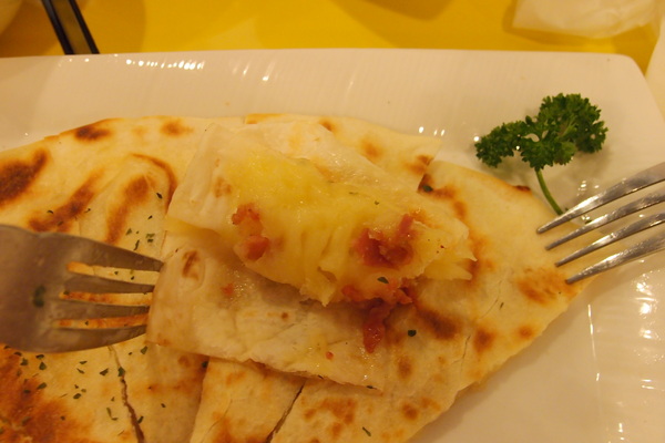 Mr.Smile 微笑先生:<邀約>【台北大安】Mr.Smile 微笑先生-超香濃的花生醬漢堡!