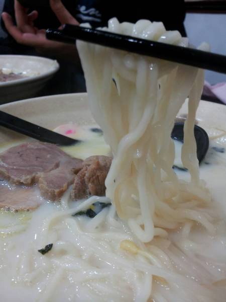 九州拉麵:【台中逢甲】九州拉麵-超平價又好吃的白拉麵只要65喔 !