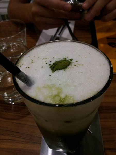 What's burger：＜口碑券＞【一中商圈】What's burger　菠蘿麵包漢堡　特別又好吃！