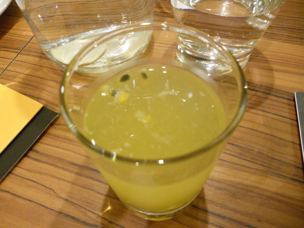 What's burger：＜口碑券＞【一中商圈】What's burger　菠蘿麵包漢堡　特別又好吃！