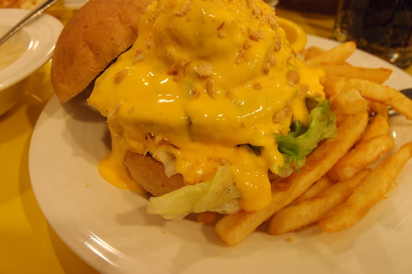 Mr.Smile 微笑先生:<邀約>【台北大安】Mr.Smile 微笑先生-超香濃的花生醬漢堡!