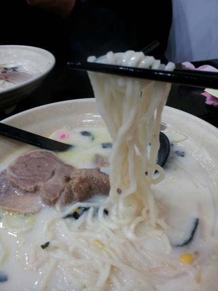 九州拉麵:【台中逢甲】九州拉麵-超平價又好吃的白拉麵只要65喔 !