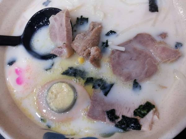 九州拉麵:【台中逢甲】九州拉麵-超平價又好吃的白拉麵只要65喔 !