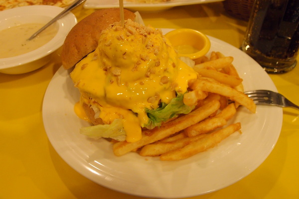 Mr.Smile 微笑先生:<邀約>【台北大安】Mr.Smile 微笑先生-超香濃的花生醬漢堡!