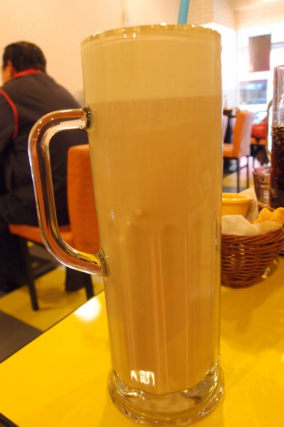 Mr.Smile 微笑先生:<邀約>【台北大安】Mr.Smile 微笑先生-超香濃的花生醬漢堡!