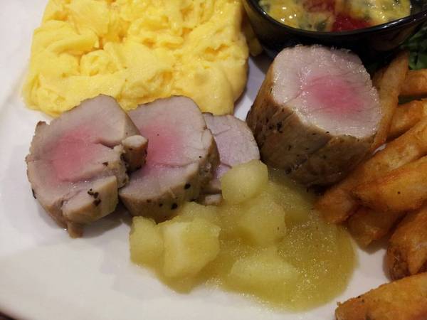 What's burger：＜口碑券＞【一中商圈】What's burger　菠蘿麵包漢堡　特別又好吃！