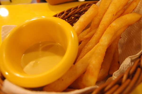 Mr.Smile 微笑先生:<邀約>【台北大安】Mr.Smile 微笑先生-超香濃的花生醬漢堡!