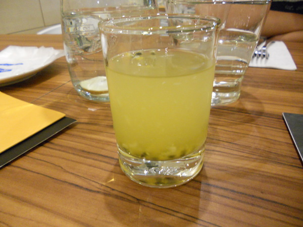 What's burger：＜口碑券＞【一中商圈】What's burger　菠蘿麵包漢堡　特別又好吃！