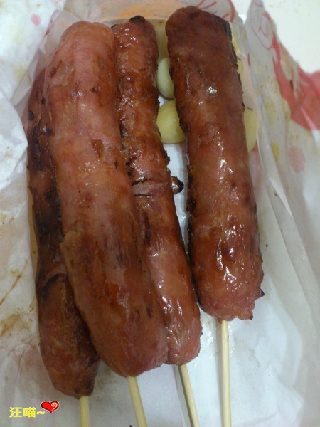 黃家現烤香腸:【銅板美食】烤不覆賣的 ★★ 黃家現烤香腸 & 佳鑫金桔檸檬★★