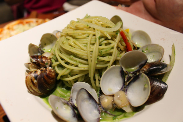 薄多義：[台南]燈光美氣氛佳new人氣餐廳