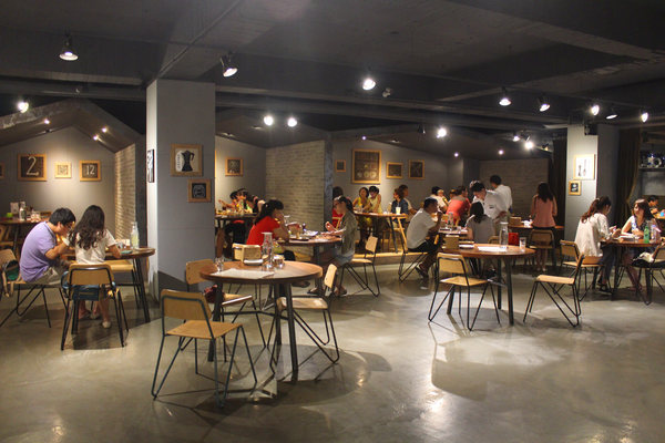 薄多義：[台南]燈光美氣氛佳new人氣餐廳