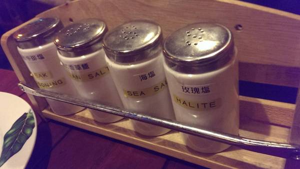 胖布希美墨碳燒 PALM BUSH:口碑卷5--上周聽完綠園道爵士音樂節後渾身搖擺放鬆的風格延續下來,接著來