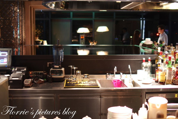 333 Restaurant & Bar:台北松山區美食~HOTEL QUOTE Taipei--333 Restaurant & Bar~來杯調酒微醺一下吧