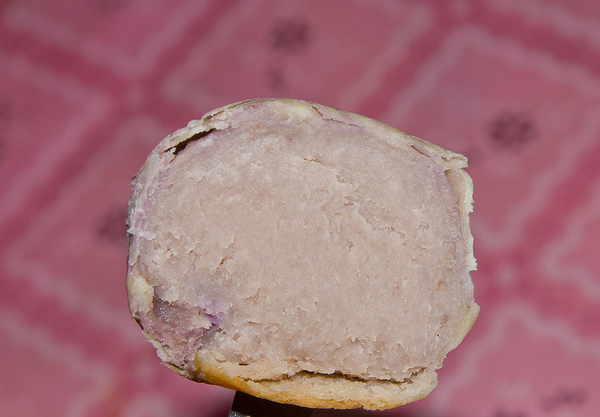 月十二曲聞明堂：[美食]【台北市】月十二曲芋頭酥。綿密紮實的芋頭內餡