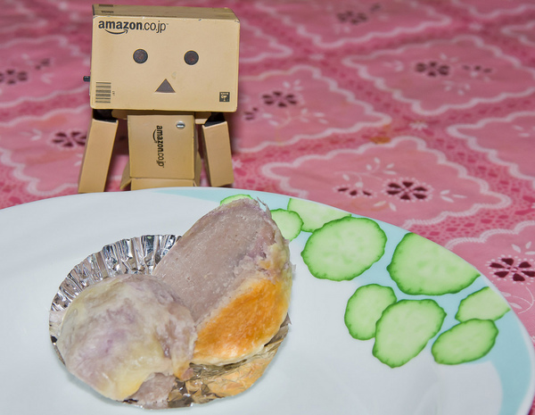 月十二曲聞明堂：[美食]【台北市】月十二曲芋頭酥。綿密紮實的芋頭內餡