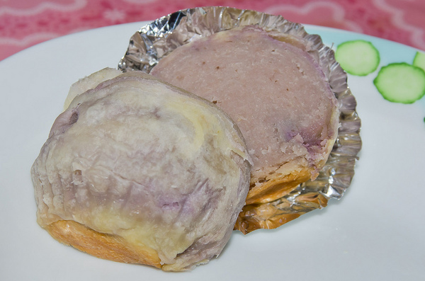 月十二曲聞明堂：[美食]【台北市】月十二曲芋頭酥。綿密紮實的芋頭內餡