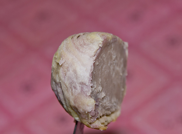 月十二曲聞明堂：[美食]【台北市】月十二曲芋頭酥。綿密紮實的芋頭內餡