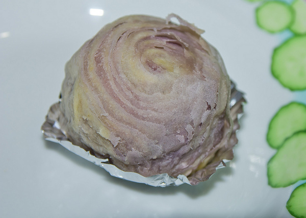 月十二曲聞明堂：[美食]【台北市】月十二曲芋頭酥。綿密紮實的芋頭內餡