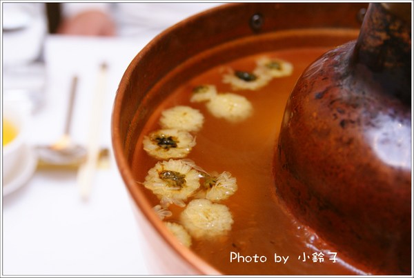 六福皇宮-頤園:六福皇宮-頤園~慈禧最愛「豪華海陸菊花鍋」