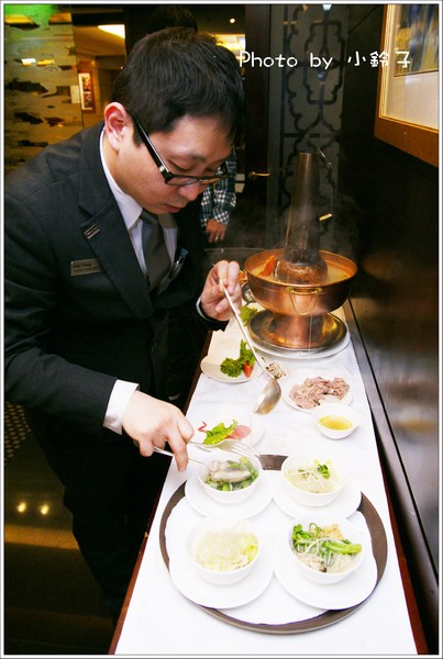 六福皇宮-頤園:六福皇宮-頤園~慈禧最愛「豪華海陸菊花鍋」