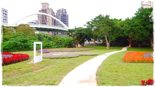 古亭河濱公園:【台北◍•ᴗ•◍情人節約會景點】景點・古亭河濱公園浪漫夜拍✯捷運公館站|婚紗造景主題公園,越夜越浪漫