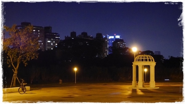 古亭河濱公園:【台北◍•ᴗ•◍情人節約會景點】景點・古亭河濱公園浪漫夜拍✯捷運公館站|婚紗造景主題公園,越夜越浪漫