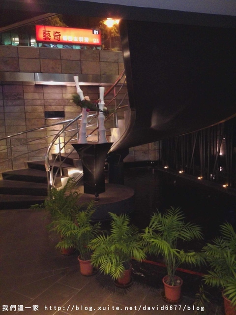 藝奇下樓.jpg - 藝奇