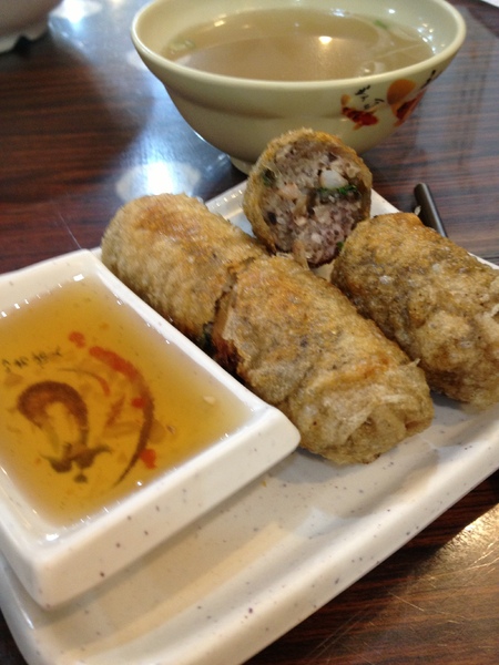 越南河內河粉：不錯吃~生意很好的市場小店~