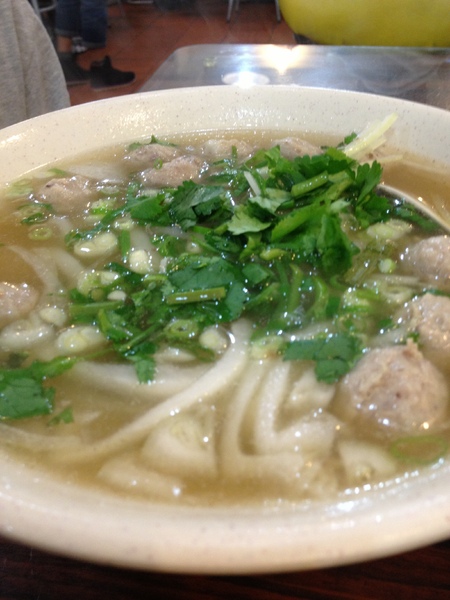 越南河內河粉：不錯吃~生意很好的市場小店~