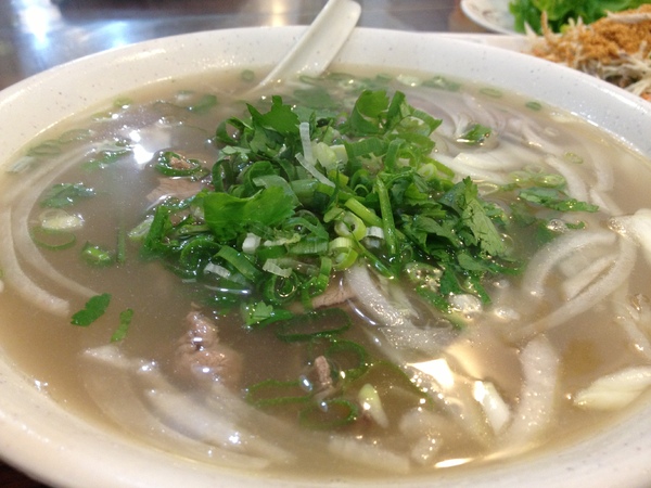 越南河內河粉：不錯吃~生意很好的市場小店~