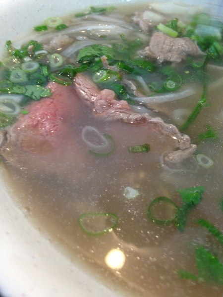 越南河內河粉：不錯吃~生意很好的市場小店~